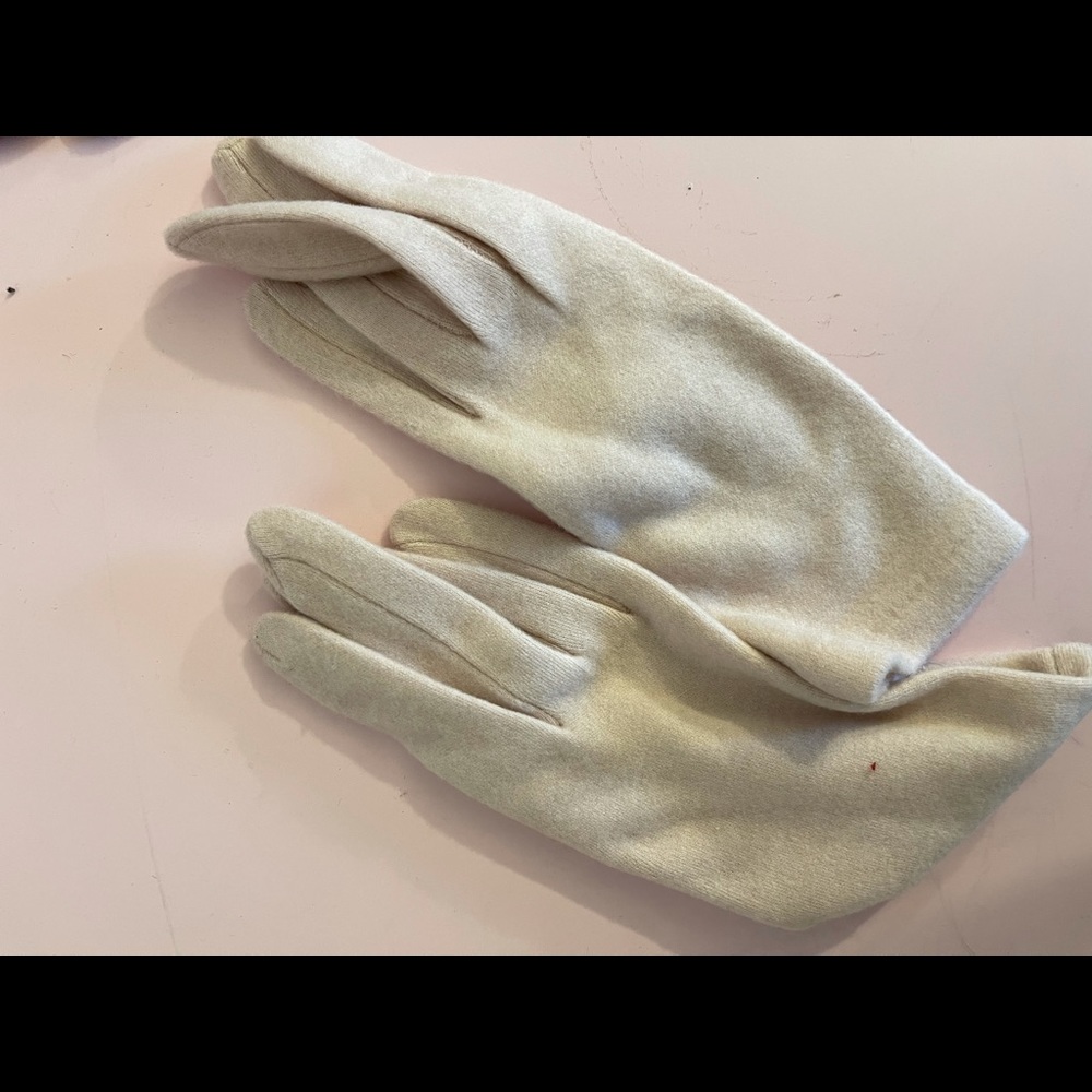 New, soft and warm gloves